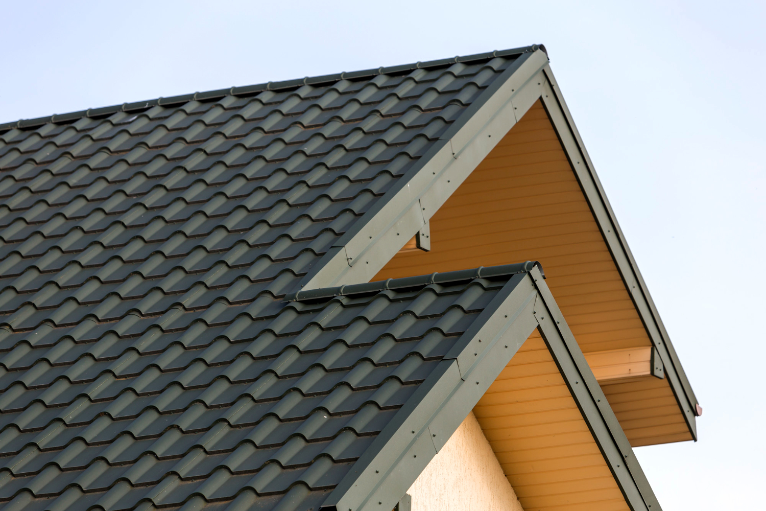 Choosing the Right Roofing Material: A Homeowner's Guide